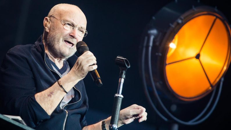“L’alcol mi ha quasi ucciso”. Phil Collins racconta il ricovero e la rinascita