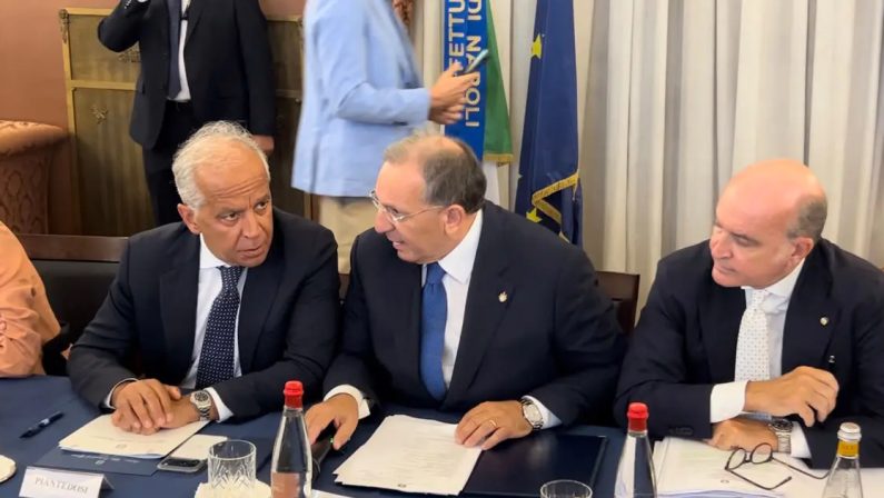 Campi Flegrei, vertice in Prefettura a Napoli con il ministro Piantedosi