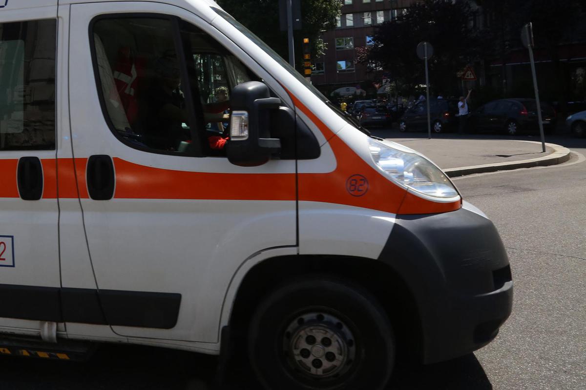 https://www.quotidianodelsud.it/wp-content/uploads/2026/08/piazza-duca-d-aosta-agente-di-polizia-ferito-durante-un-controllo-ambulanza-sul-posto.jpeg