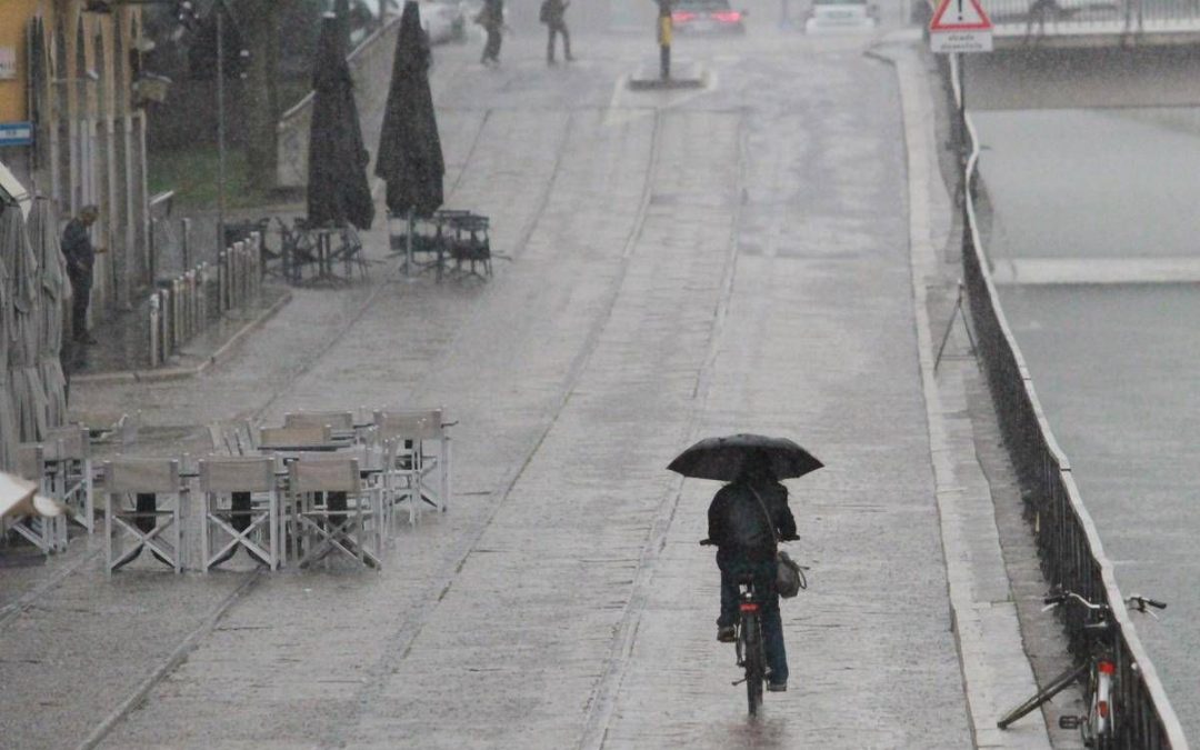 Allerta meteo gialla per temporali martedì 18 agosto: la mappa delle 7 regioni a rischio maltempo