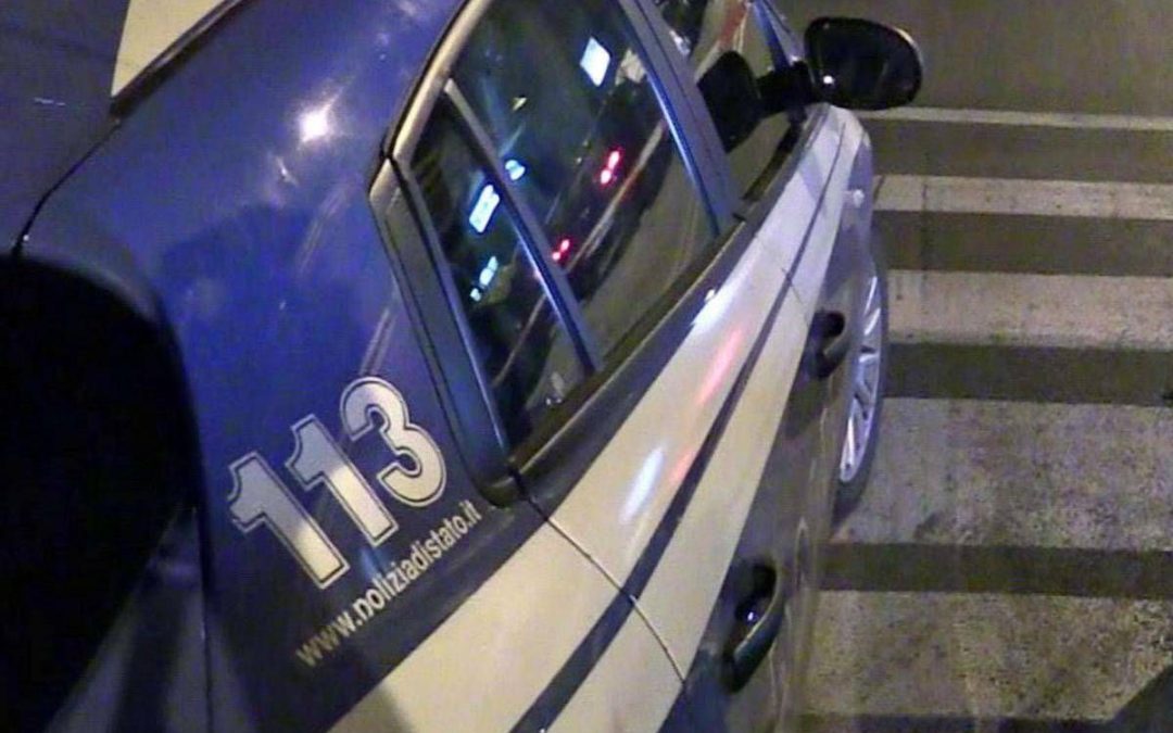Roma, rissa con spray urticante e bottiglie di vetro a Trastevere tra 15 ragazzi: tre in manette