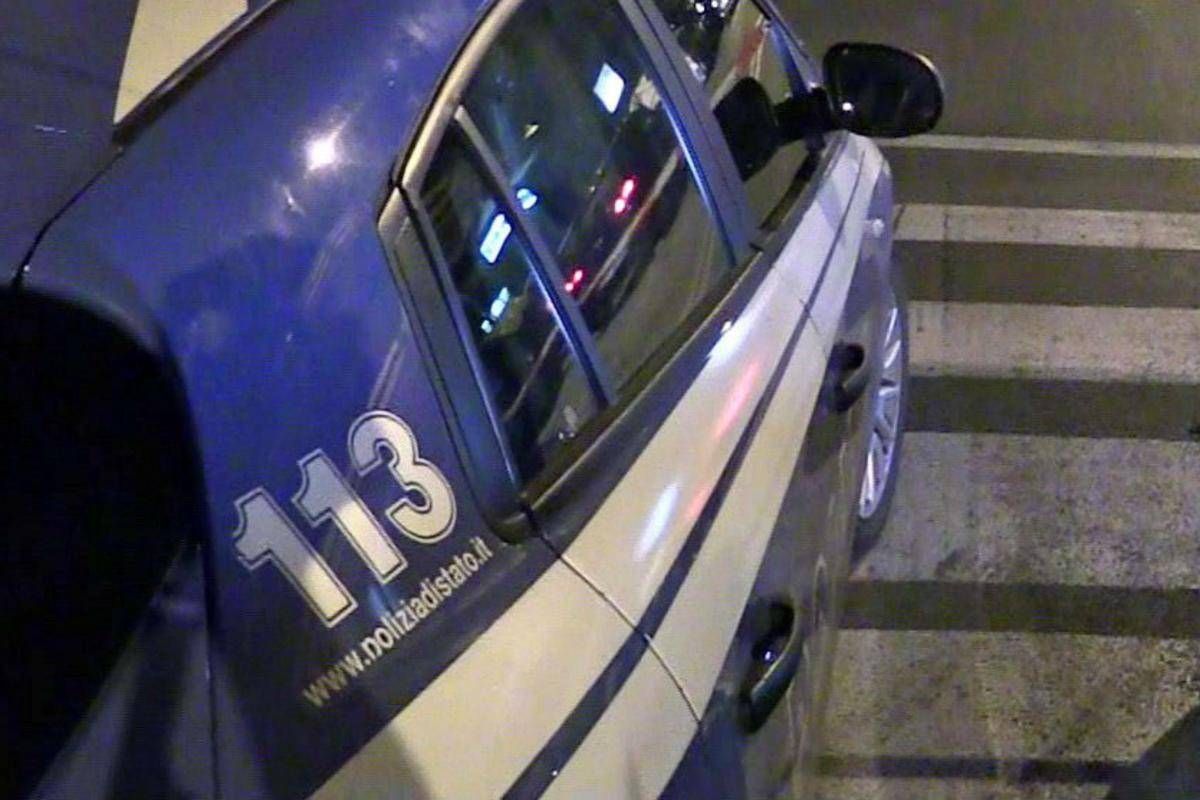 https://www.quotidianodelsud.it/wp-content/uploads/2026/08/polizia-auto-sera-fg.jpeg
