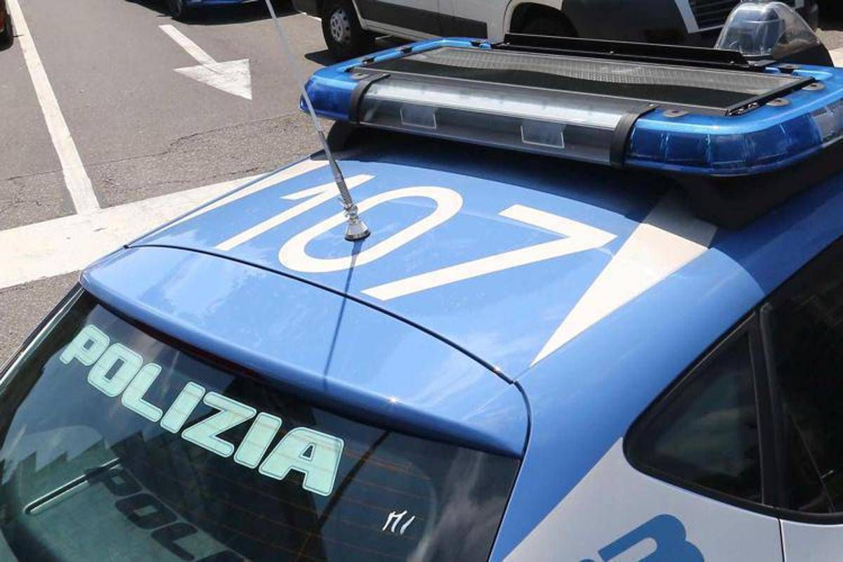 https://www.quotidianodelsud.it/wp-content/uploads/2026/08/polizia-auto6-ftg-1-1-360520118.jpeg