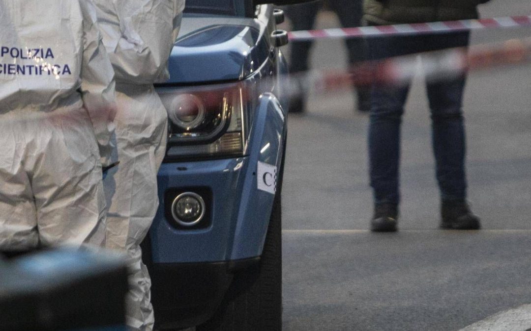 Cadavere di una donna nel giardino di una casa disabitata, è giallo a Messina