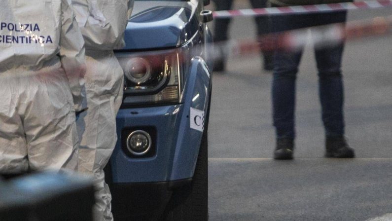 Cadavere di una donna nel giardino di una casa disabitata, è giallo a Messina