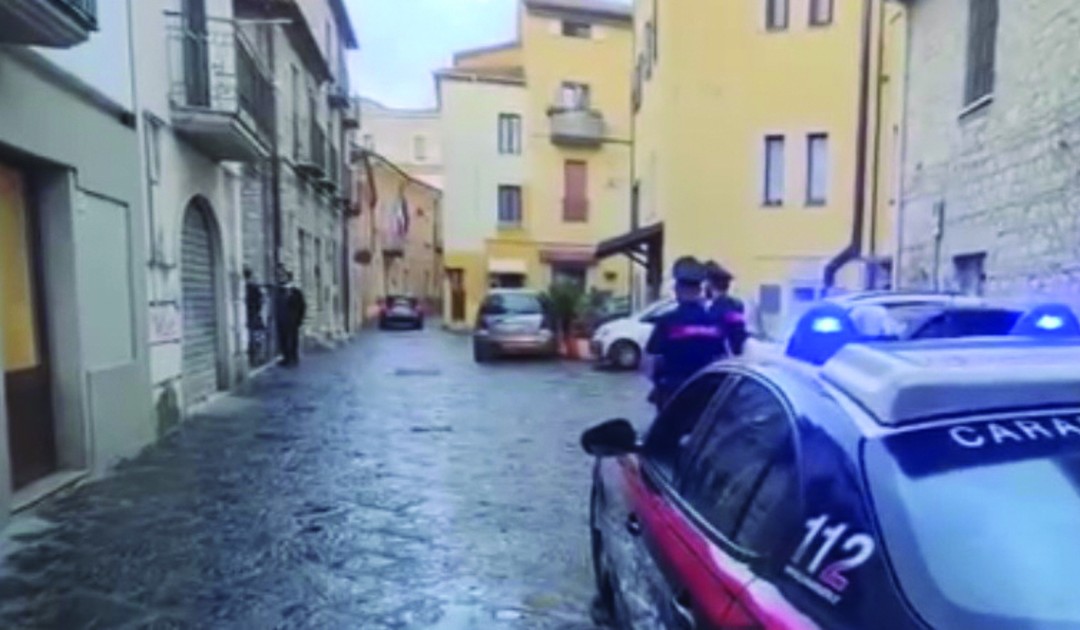 Potenza, via Rosica, tra spaccio e alcool