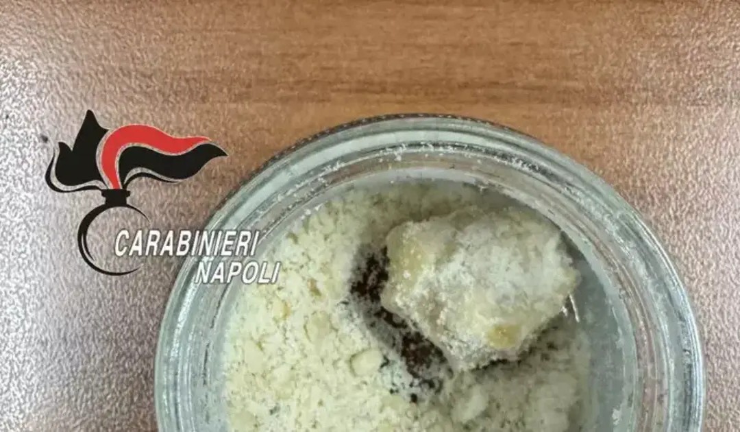 Hashish bianco sequestrato a Pozzuoli, arrestati 4 giovani