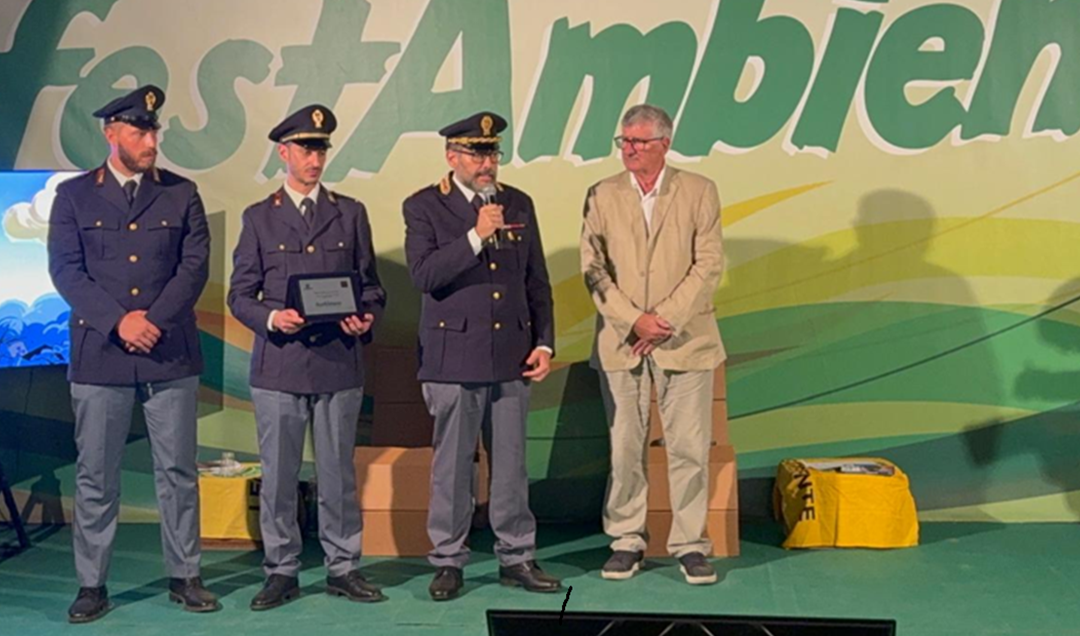 Il conferimento del premio alla Squadra Mobile di Crotone