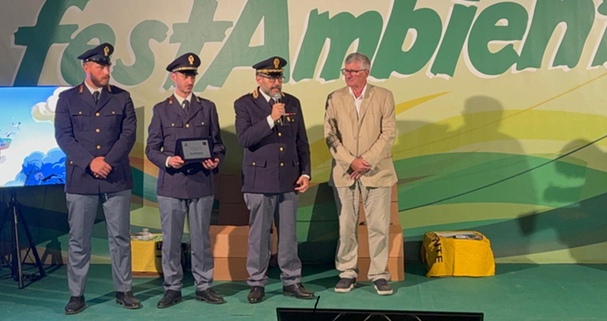 https://www.quotidianodelsud.it/wp-content/uploads/2026/08/premio-legambiente-squadra-mobile-kr.png