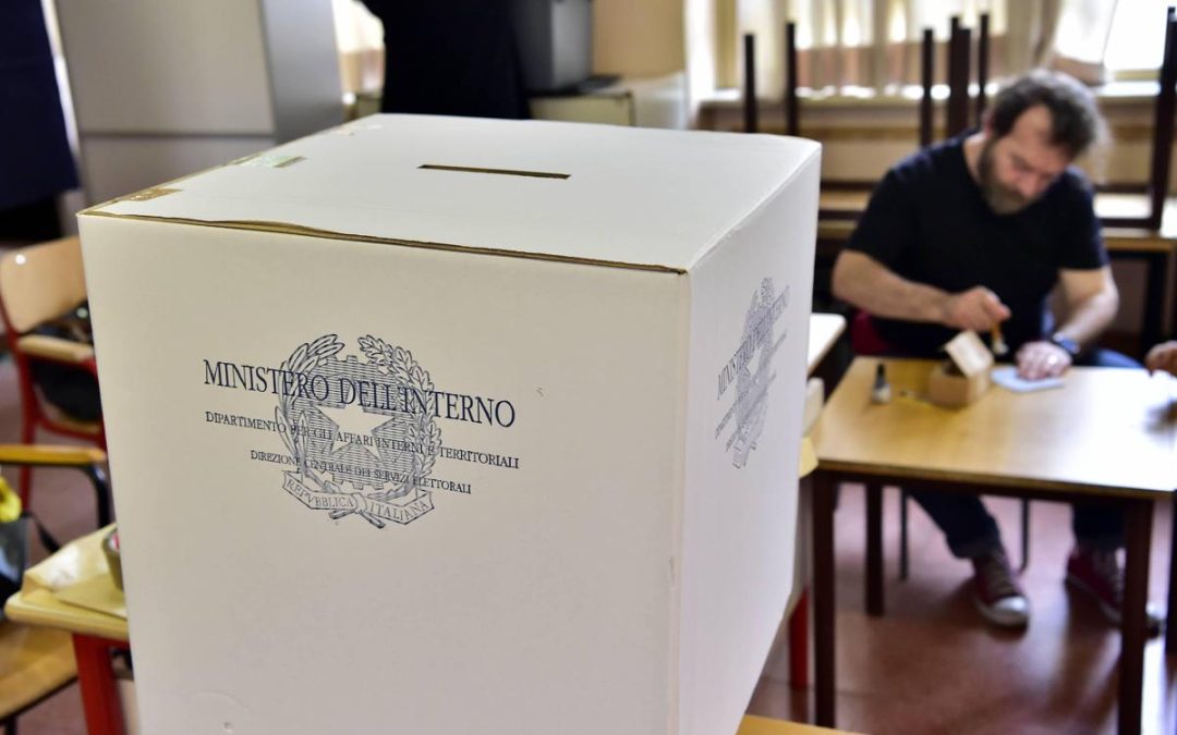 Sondaggio politico, Fratelli d’Italia stabile e Pd cala. Vannacci sale ancora