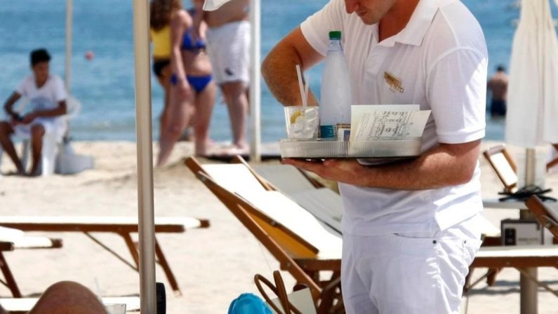 Lavoro estivo: la stagione dei diritti negati