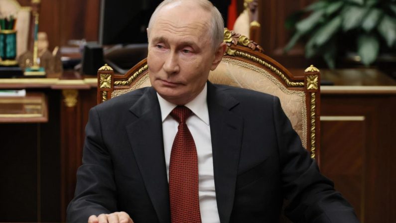 Putin: “Presto rappresaglie sulla logistica di Kiev”. Lunedì la riunione della Coalizione dei Volenterosi