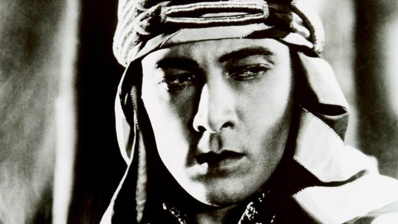 Rodolfo Valentino cento anni dopo, dalla Puglia il mito che non muore