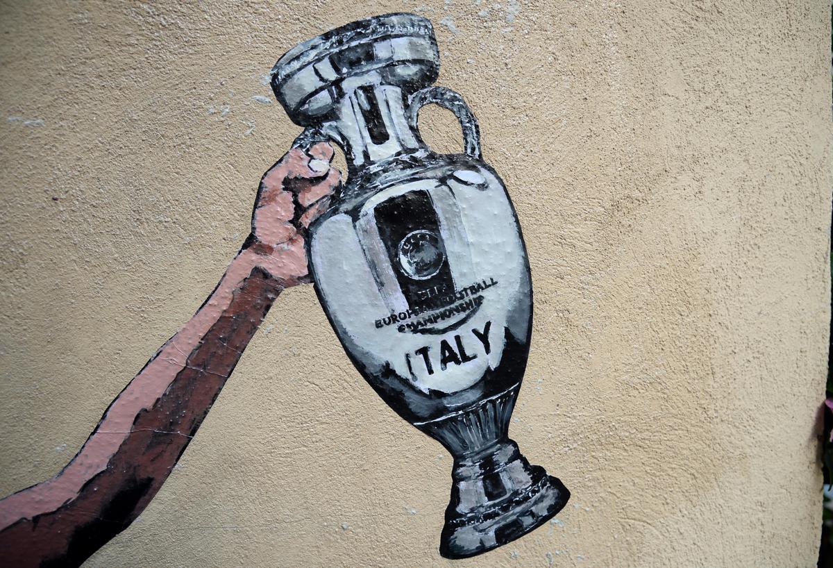 https://www.quotidianodelsud.it/wp-content/uploads/2026/08/roma-murale-di-herry-greb-sulla-vittoria-dell-italia-agli-europei-di-calcio.jpeg