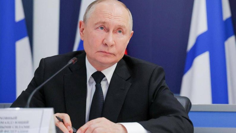 Putin ammette: “Da raid Ucraina danni a economia”. Russia costretta a importare carburante