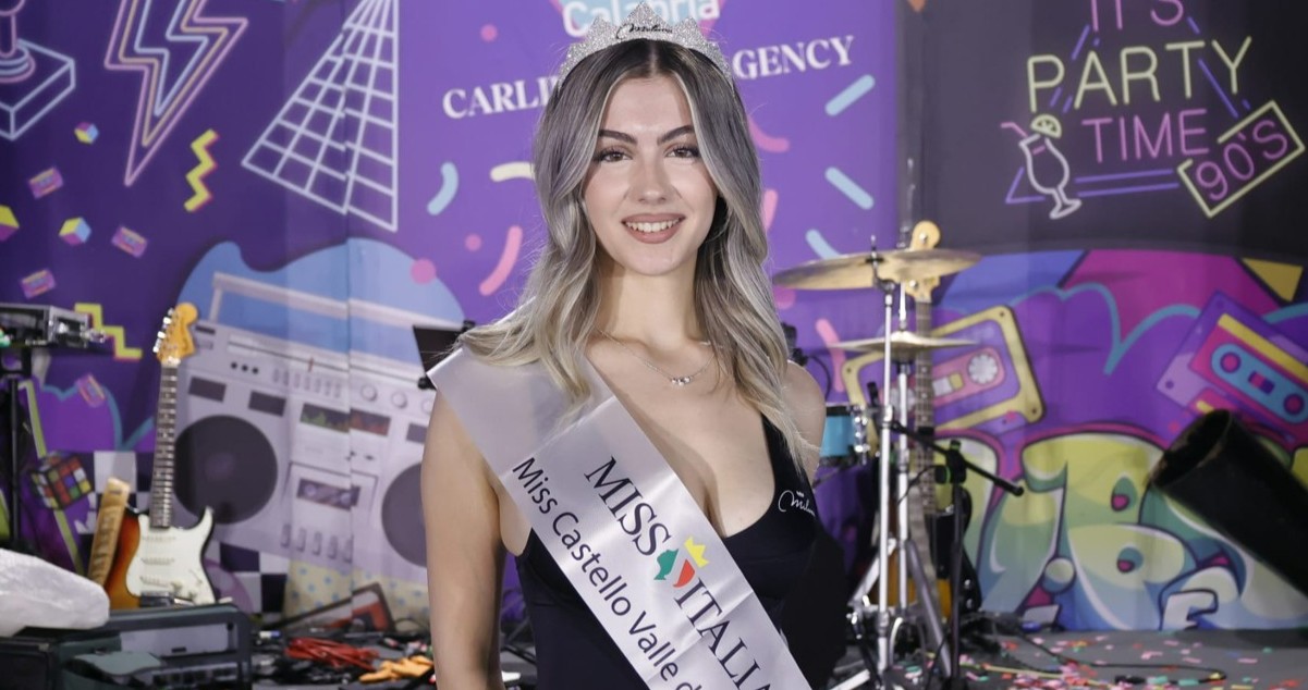 Piazza di San Lorenzo del Vallo con Miss Castello Valle dell’Esaro 2026 in scena