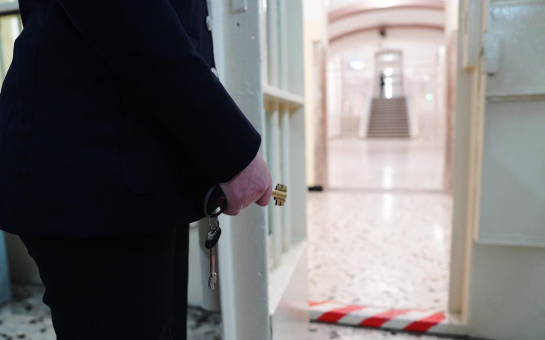 Carceri, rapporto Antigone: “Condizioni al limite della sopravvivenza tra caldo estremo e sovraffollamento record”