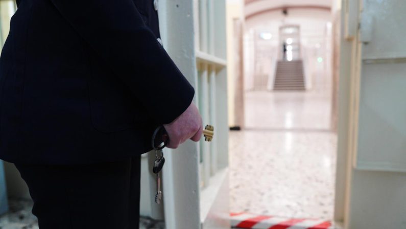 Carceri, rapporto Antigone: “Condizioni al limite della sopravvivenza tra caldo estremo e sovraffollamento record”
