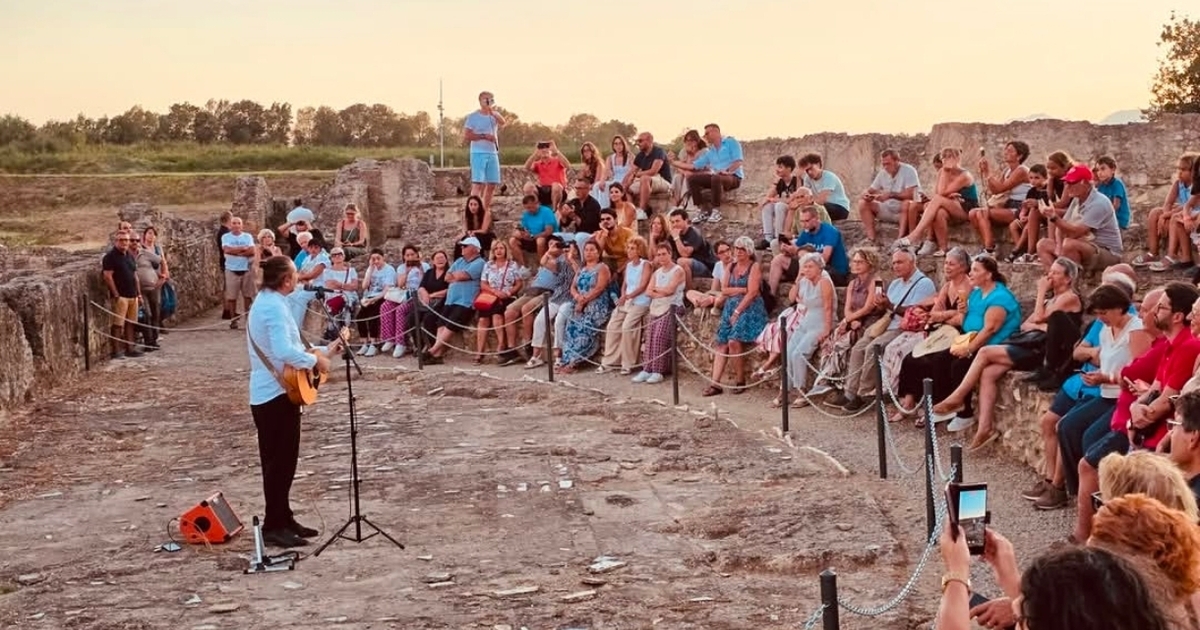 https://www.quotidianodelsud.it/wp-content/uploads/2026/08/sasa-calabrese-al-parco-archeol.jpg