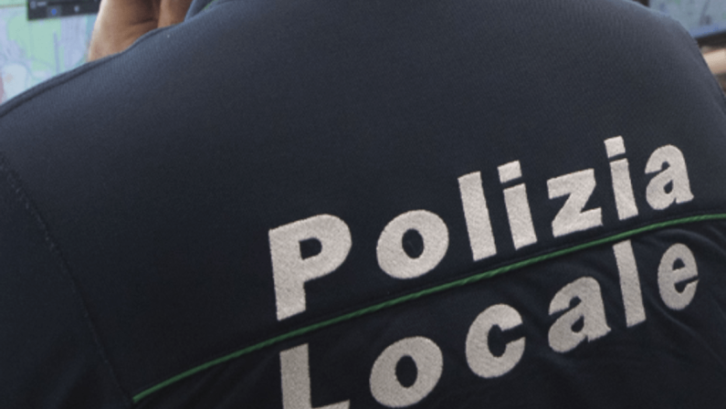 Milano, agenti polizia locale: commissaria ai domiciliari, restano in carcere gli altri 4