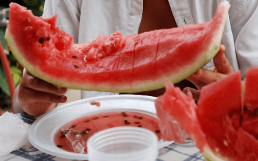Poche calorie e tanti benefici, la ‘scoperta’ sulla buccia di anguria: “Non buttatela”