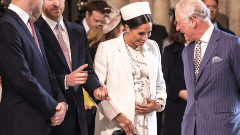 Harry e Meghan tornano nel Regno Unito, la decisione ‘spiazza’ Re Carlo: cosa è successo