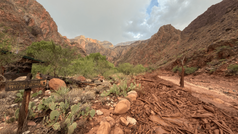 Alluvione lampo travolge il Grand Canyon: 1 morto e 15 escursionisti dispersi