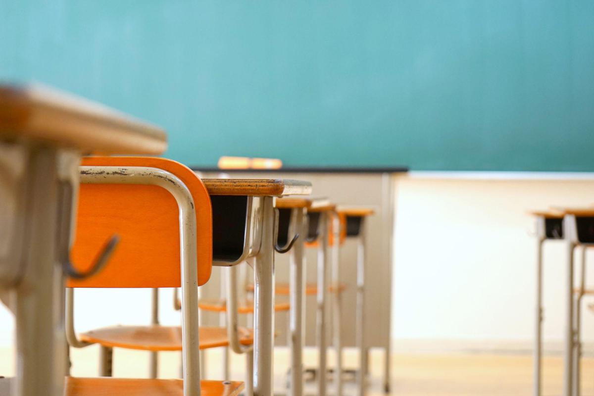 https://www.quotidianodelsud.it/wp-content/uploads/2026/08/scuola-banco-vuoto-canva.jpeg