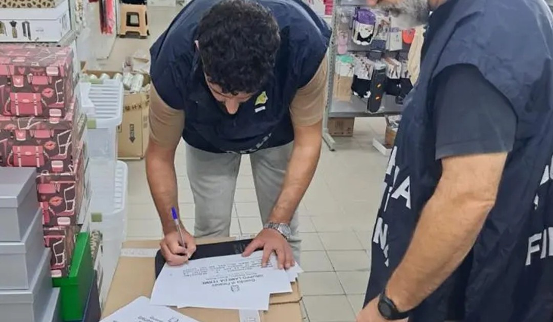 Lamezia Terme, sequestrati oltre 200mila prodotti non a norma fuori mercato