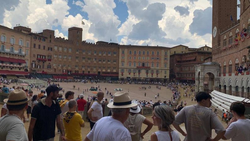 Siena, temporale sulla città: Palio a rischio rinvio