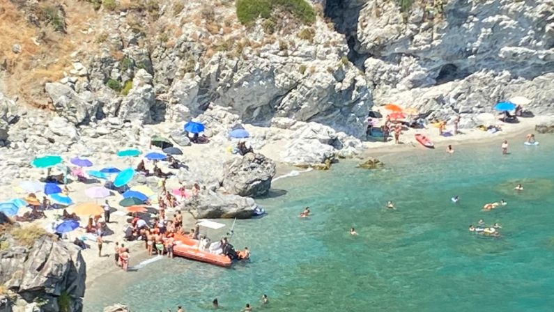 Stalettì, giovane ferita tra gli scogli: soccorsa via mare dalla Guardia Costiera