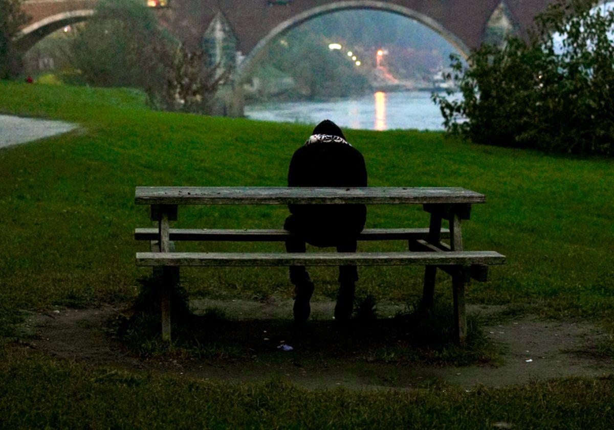 https://www.quotidianodelsud.it/wp-content/uploads/2026/08/solitudine.jpg