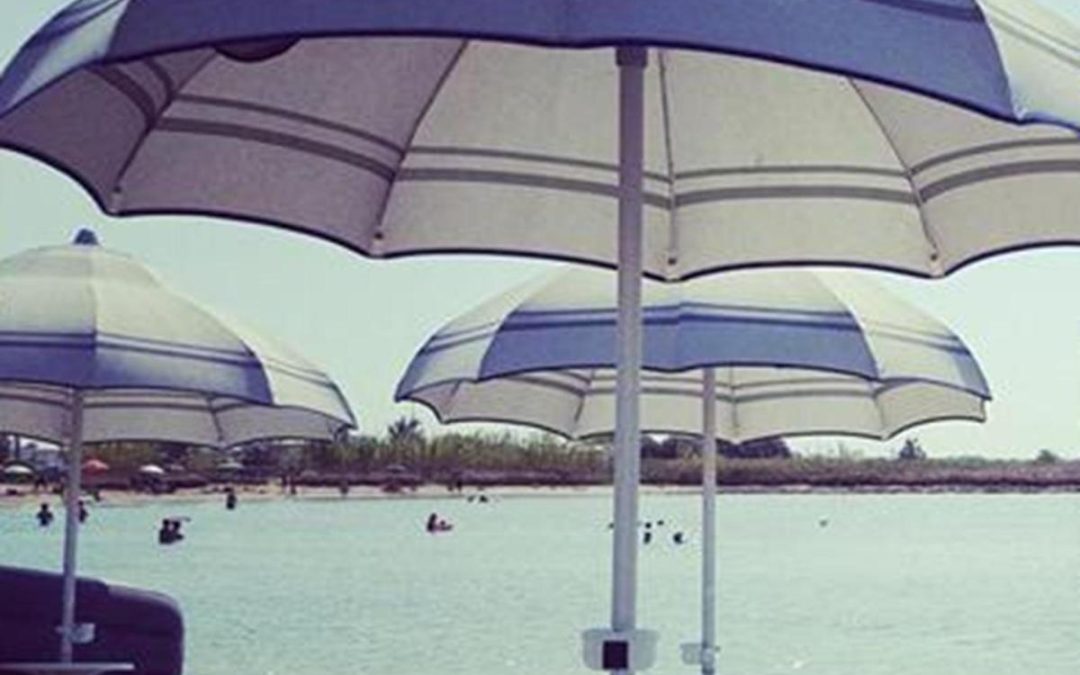 Fanno sesso in spiaggia, bagnanti chiamano la polizia: ora rischiano il carcere