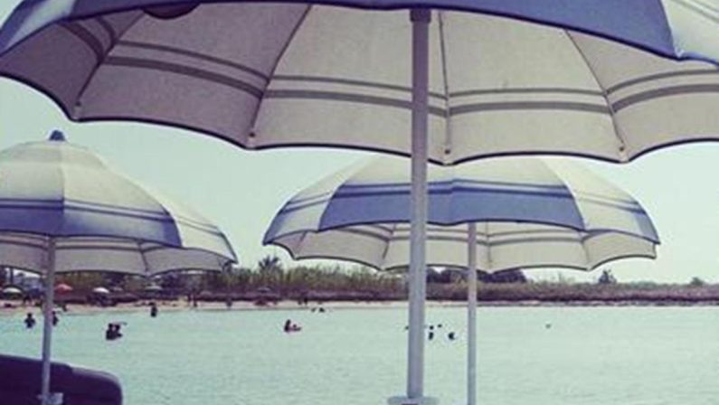 Fanno sesso in spiaggia, bagnanti chiamano la polizia: ora rischiano il carcere