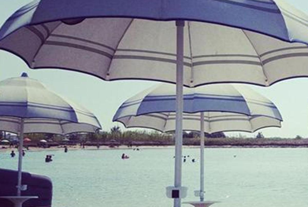 https://www.quotidianodelsud.it/wp-content/uploads/2026/08/spiaggia-ombrelloni-puglia-adn-rit.jpeg