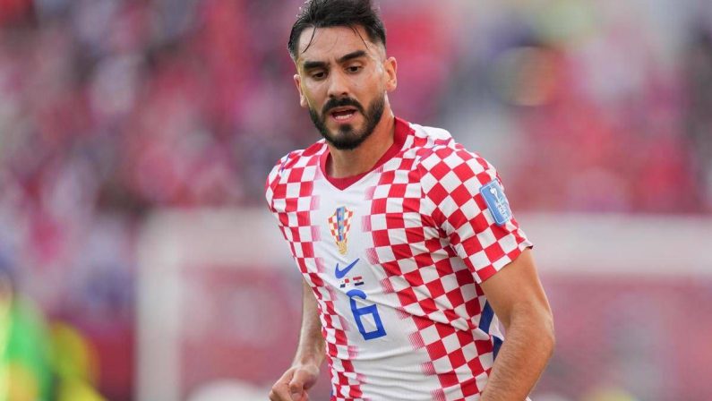 Colpo in difesa per la Lazio, è fatta per Sutalo dall’Ajax