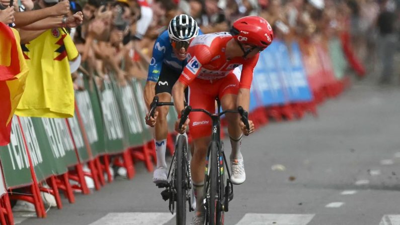 Clamoroso alla Vuelta, Pogacar cade e si ritira