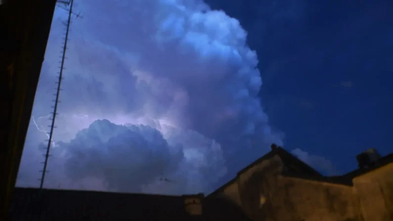 Campania, scatta l’allerta gialla per i temporali