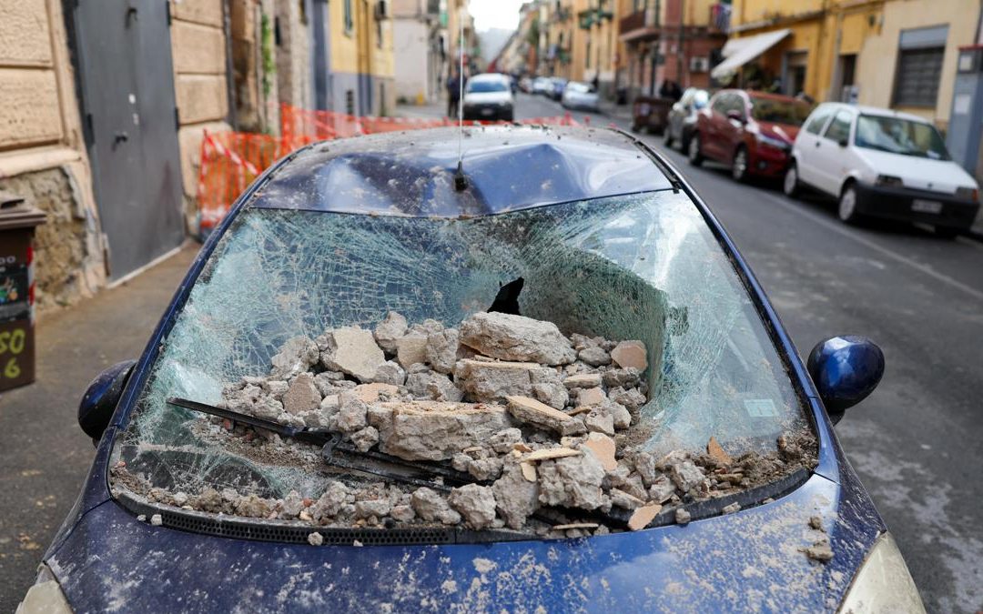 Terremoto ai Campi Flegrei, continua lo sciame sismico: 17 scosse nella notte