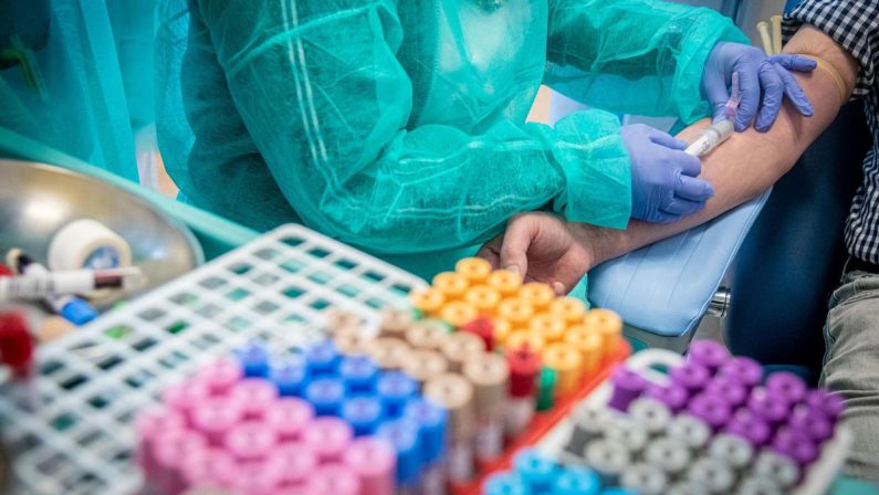 Colesterolo, dagli occhi ai piedi tre spie del livello d’allarme