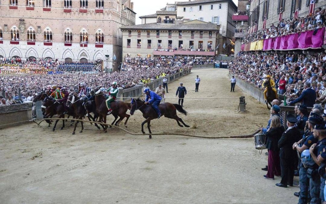Palio di Siena, Tittia fa 13: ecco chi è il fantino che ha fatto trionfare il Nicchio