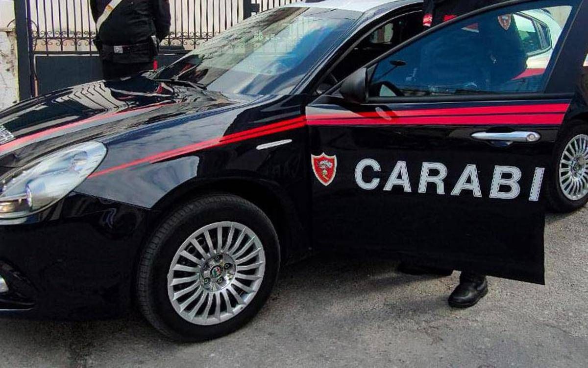 https://www.quotidianodelsud.it/wp-content/uploads/2026/08/torre-annunziata-napoli-ucciso-a-coltellate-e-colpi-di-cric-maurizio-cerrato-che-difendeva-la-figlia-durante-lite-in-un-parcheggio-con-le-ruote-dell-auto-squarciate.jpeg