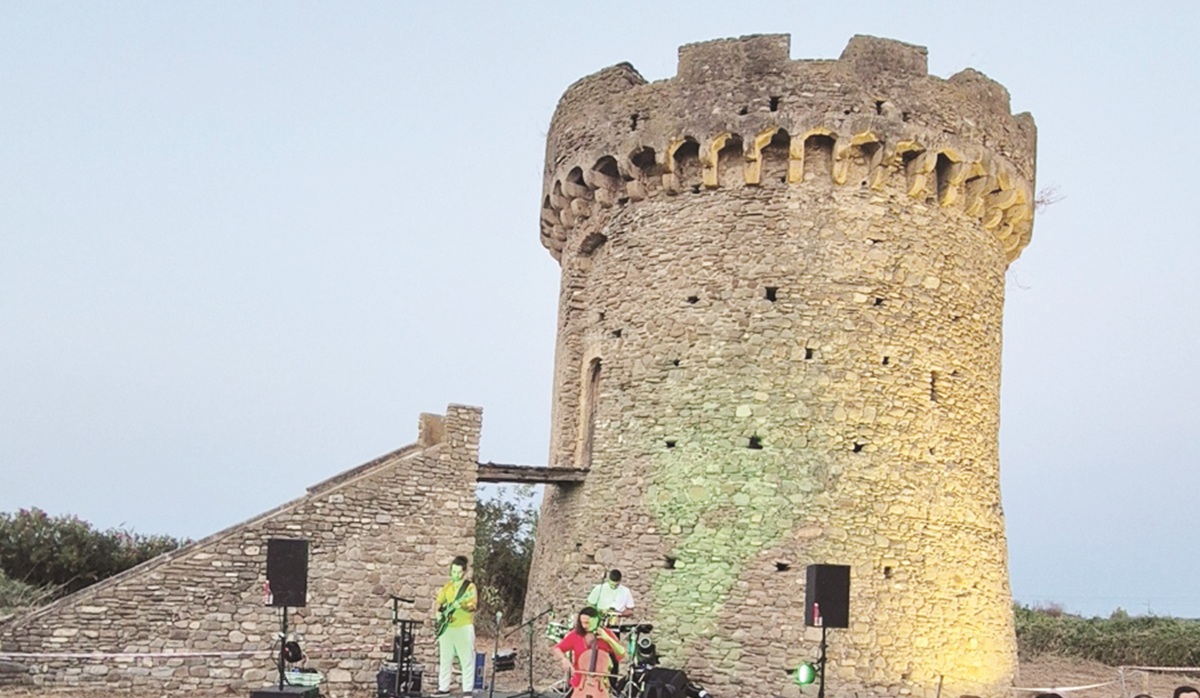 https://www.quotidianodelsud.it/wp-content/uploads/2026/08/torre-saracena-villapiana.jpg