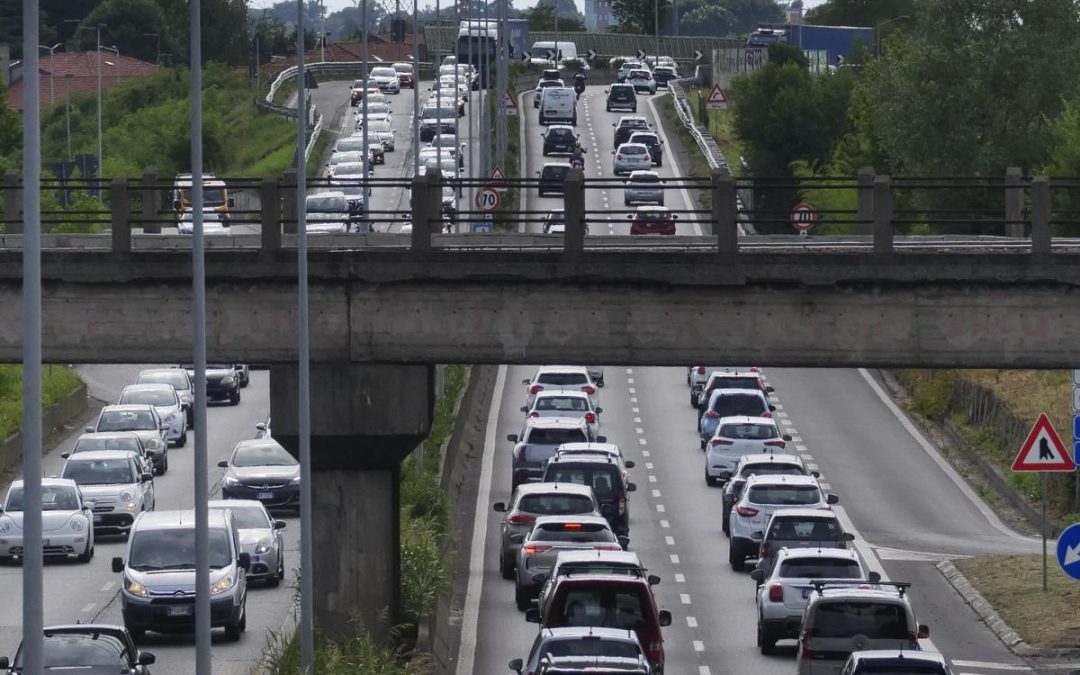 Controesodo, Codacons: “Caos tra cantieri e caro carburanti, odissea per gli automobilisti”