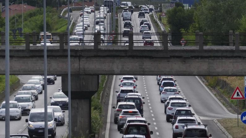 Controesodo, Codacons: “Caos tra cantieri e caro carburanti, odissea per gli automobilisti”