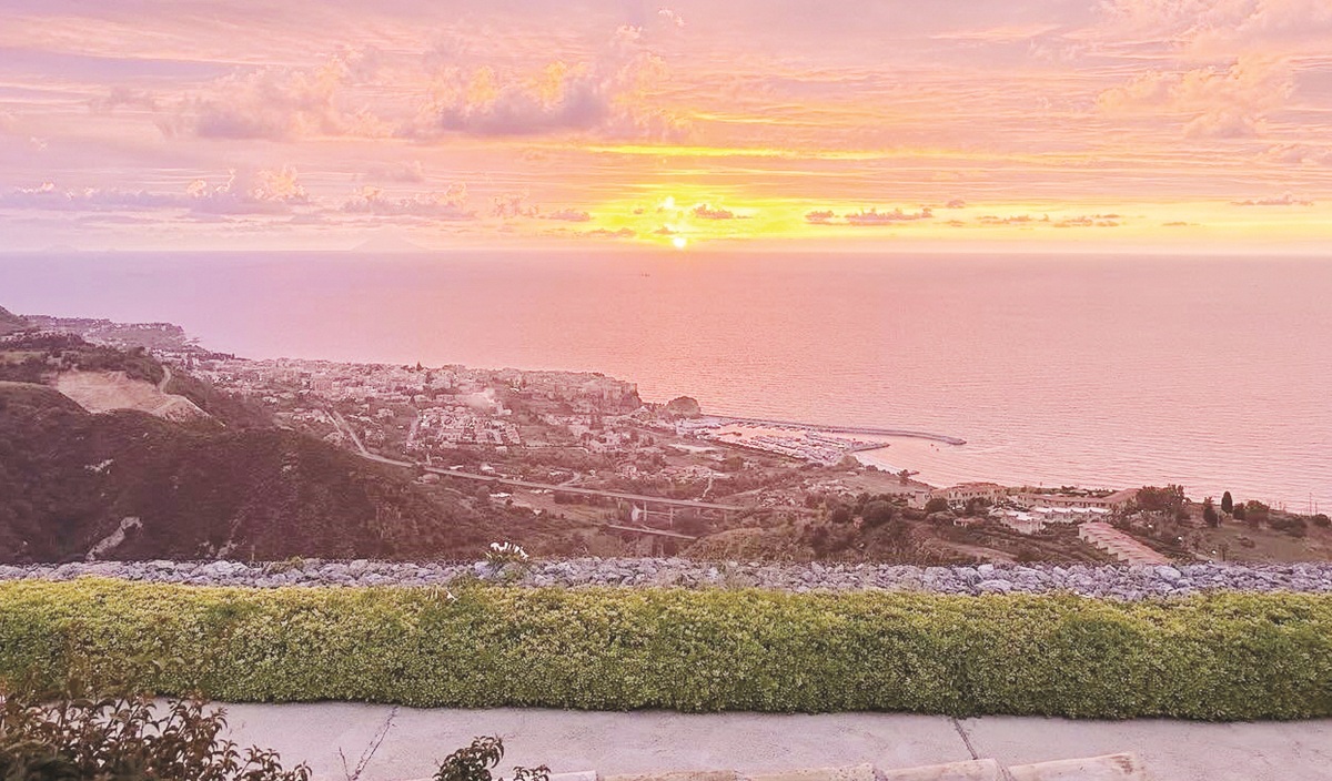 https://www.quotidianodelsud.it/wp-content/uploads/2026/08/tramonto-eclissi-zaccanopoli.jpg