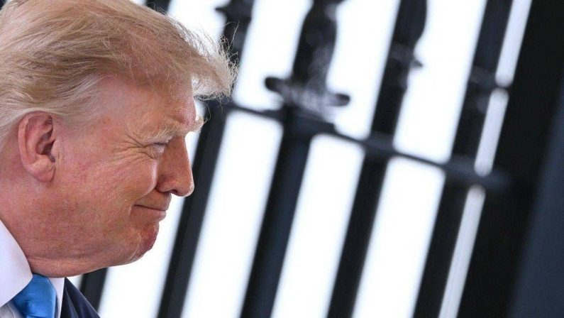 Trump torna alle catapulte a vapore, ordinata nuova portaerei per lanciare i jet