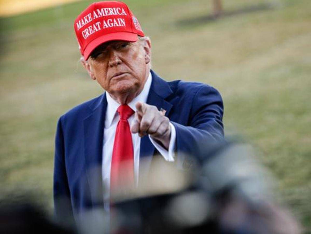 https://www.quotidianodelsud.it/wp-content/uploads/2026/08/trump-cappello-dito-fg-1603.jpeg