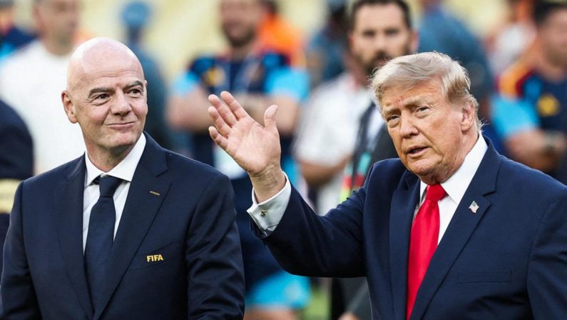 Fifa, Infantino trema e chiede aiuto a Trump (che non risponde)
