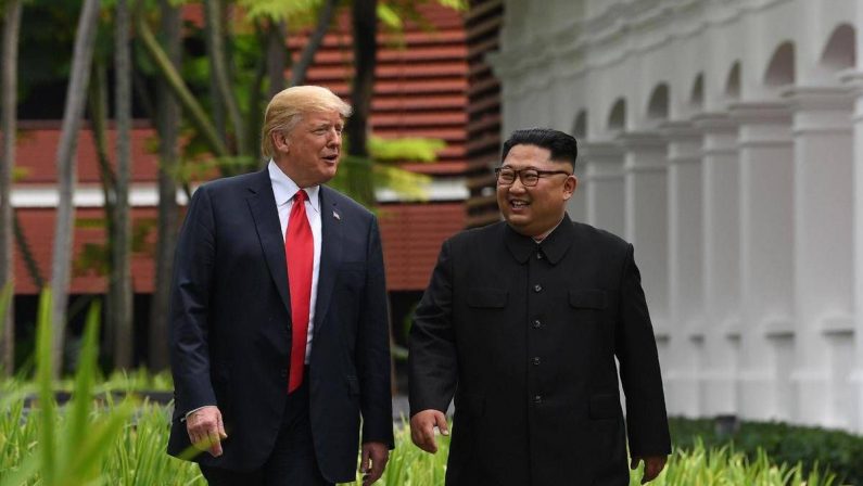 Trump rivedrà l’amico Kim: “Andiamo molto d’accordo, ha 57 armi nucleari molto potenti”